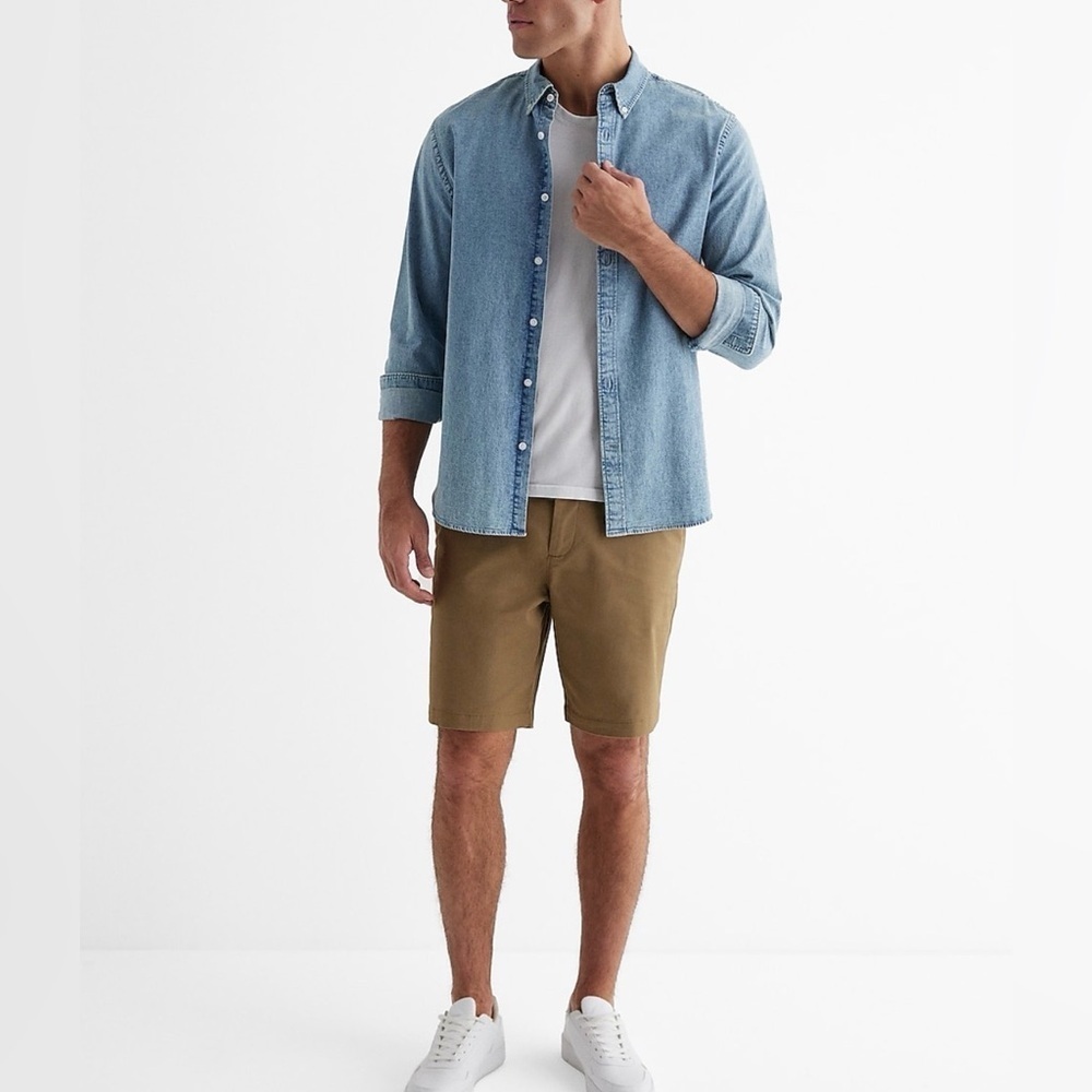 [Express] 10" Comfort Waist Hyper Stretch
Chino Shorts - Picture 2 of 7